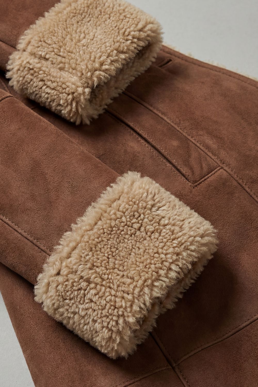 HALINA | Długi płaszcz zimowy – sylwetka z podszewką shearling
