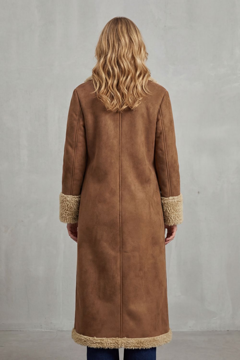 HALINA | Długi płaszcz zimowy – sylwetka z podszewką shearling