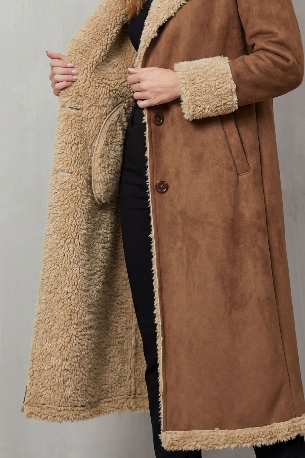 HALINA | Długi płaszcz zimowy – sylwetka z podszewką shearling